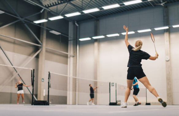 Müügil tennise ja sulgpalli suvised kuukaardid