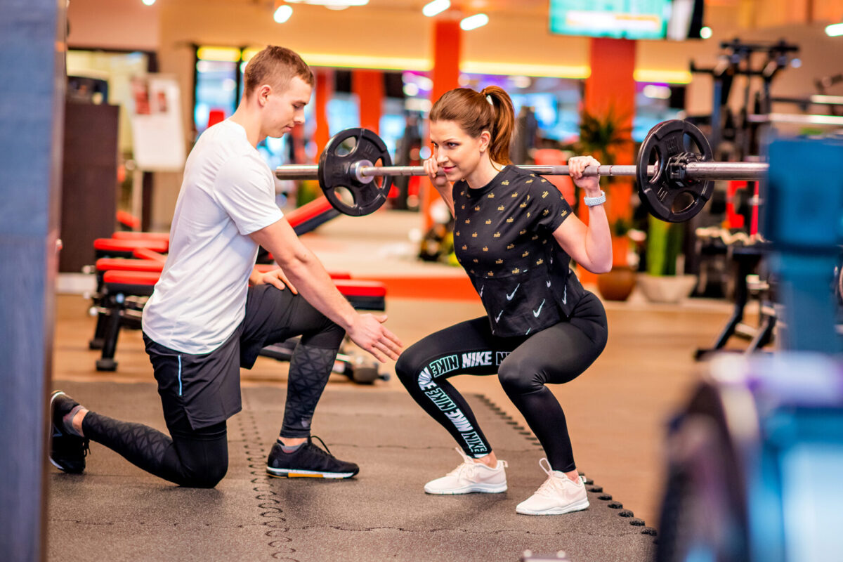 Kuidas alustada treenimist, Jõusaali valvetreener, personaaltreener, jõusaal, spordiklubi treener ja klient