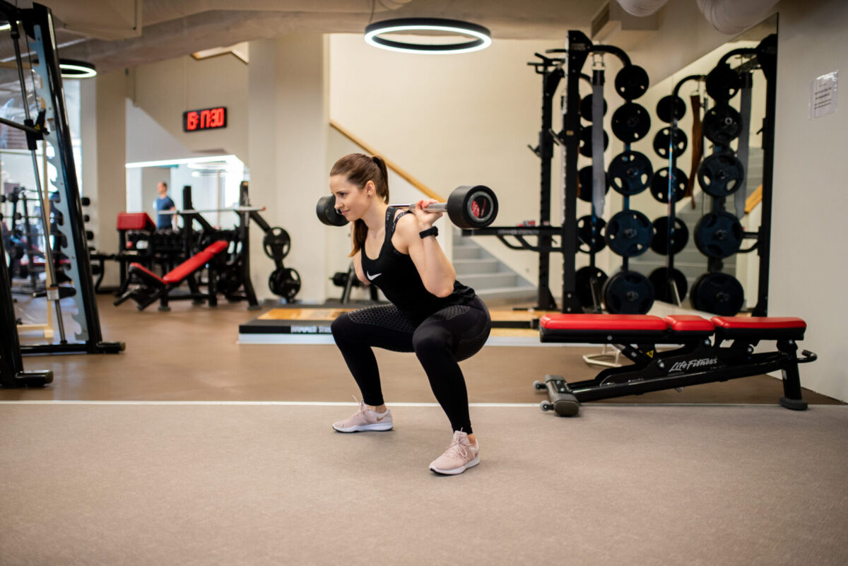 jõutreeningu mõju kehale, kasutegurid ja kodused harjutused, treeni kodus